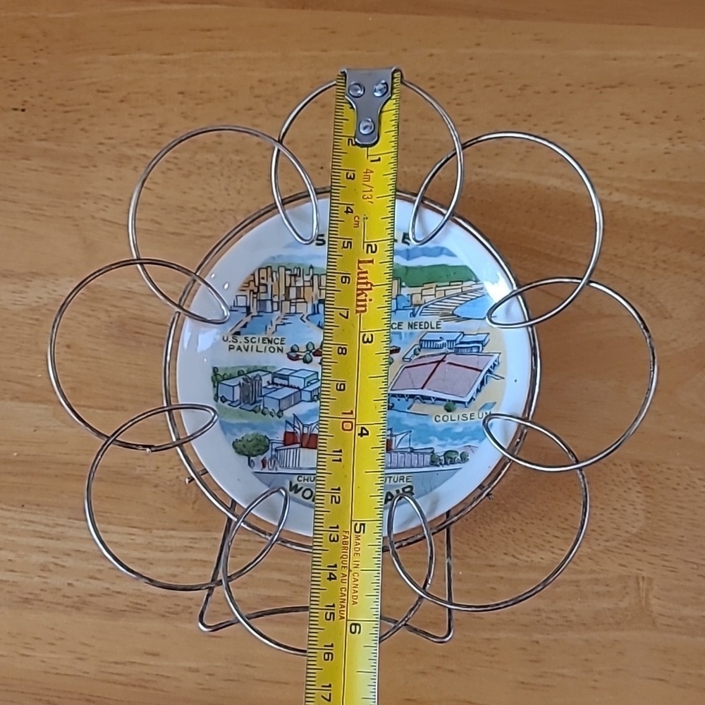 VINTAGE 1962 Seattle World's Fair Mini Plate With Wire Frame Hanger/Stand - Picture 13 of 15
